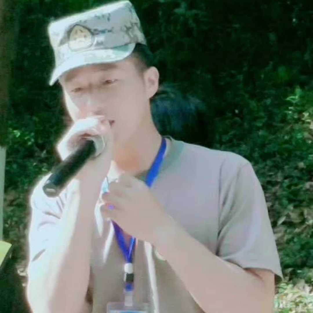 骑着小猪看月亮?