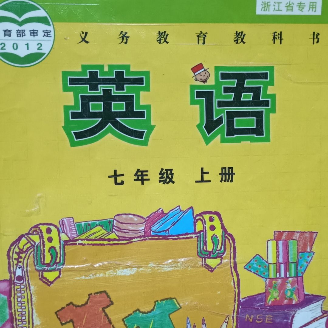 英语课本朗读，一起复习课本，练习口语。